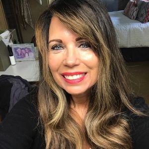 Meet your Posher, Debbie