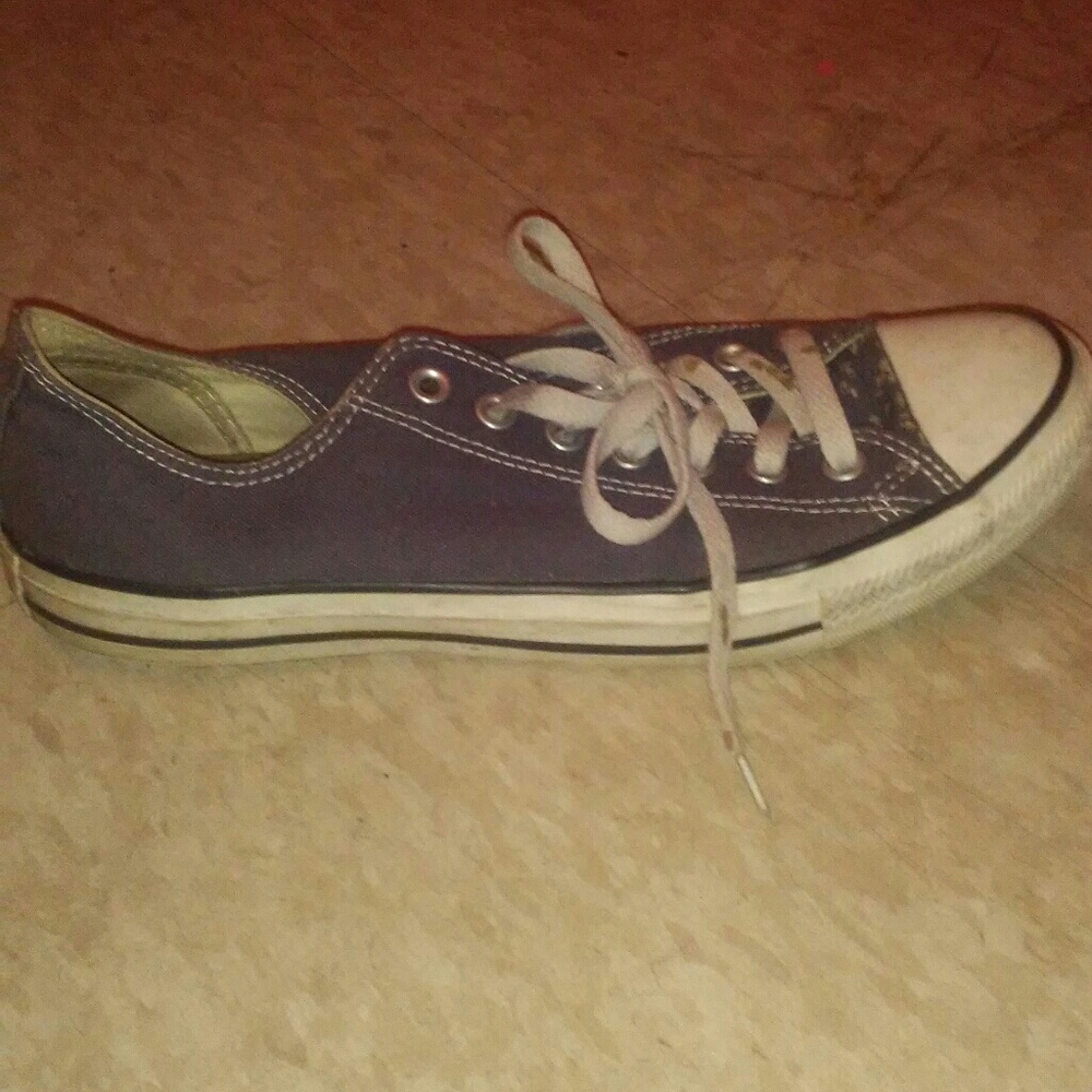 Navy blue low converse