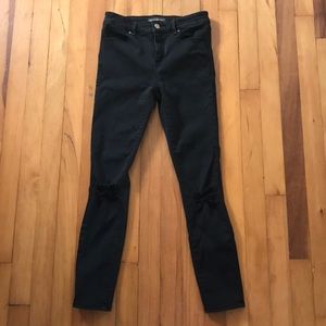 Low rise black jeans super skinny.