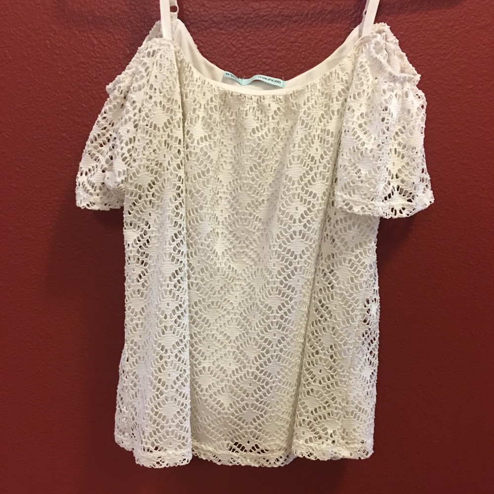 🚨🚨🚨PRICE DROP! Maurice’s could shoulder top