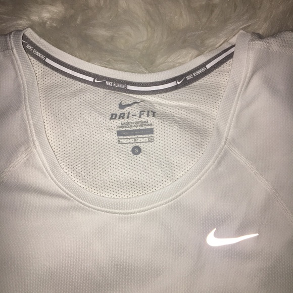 Nike Dri Fit tee - Picture 2 of 4