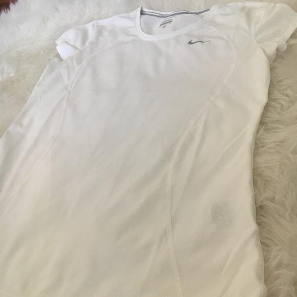 Nike Dri Fit tee - Picture 3 of 4