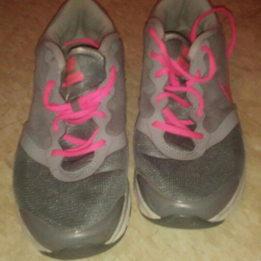 Nike grey sneakers