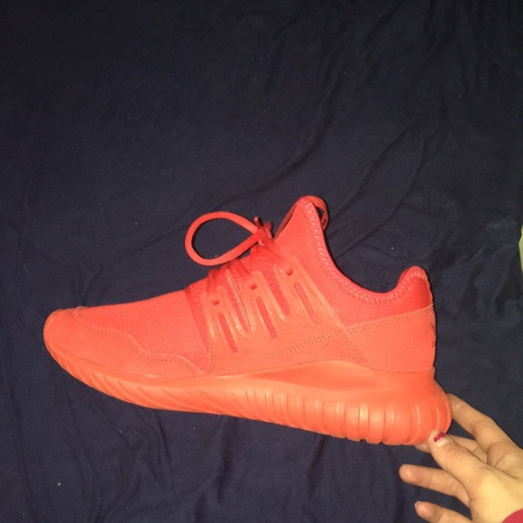Athletic_Shoes