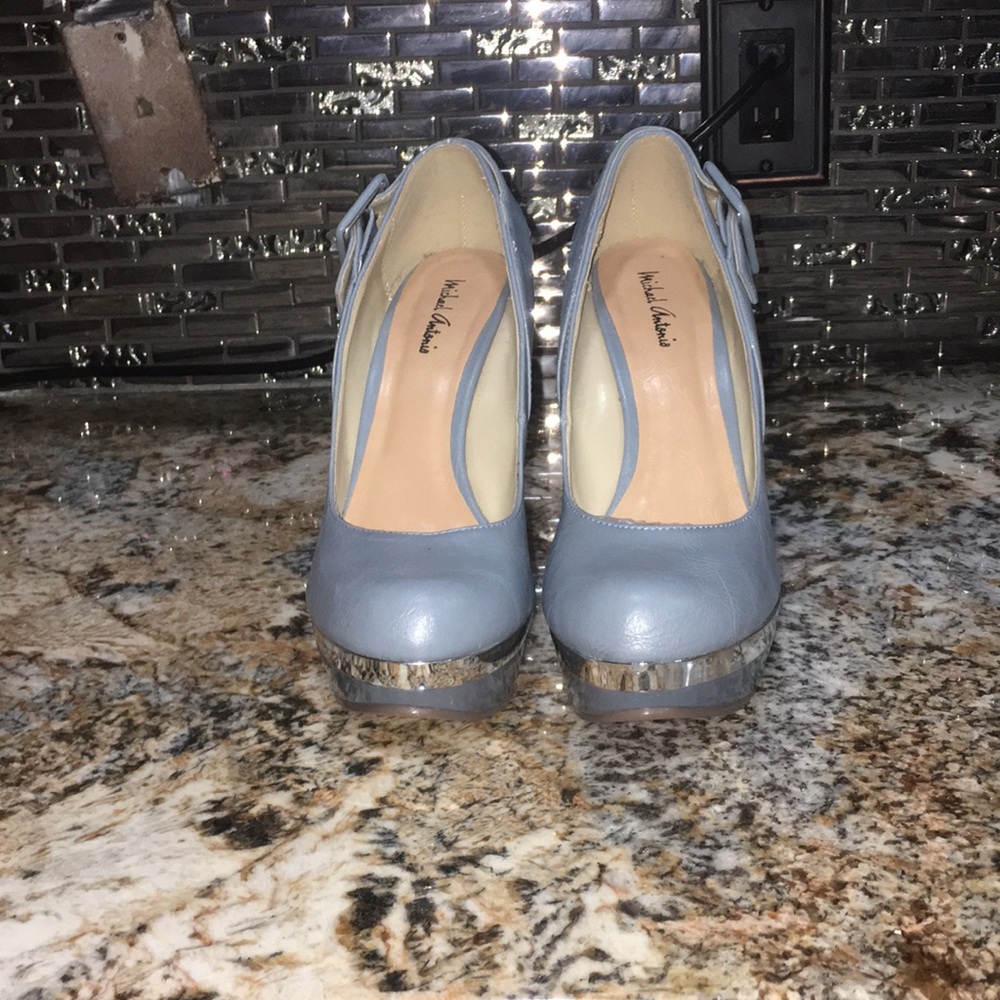 Cinderella heels💙