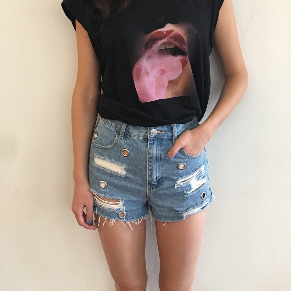 [f21] frayed denim cutoffs w grommets