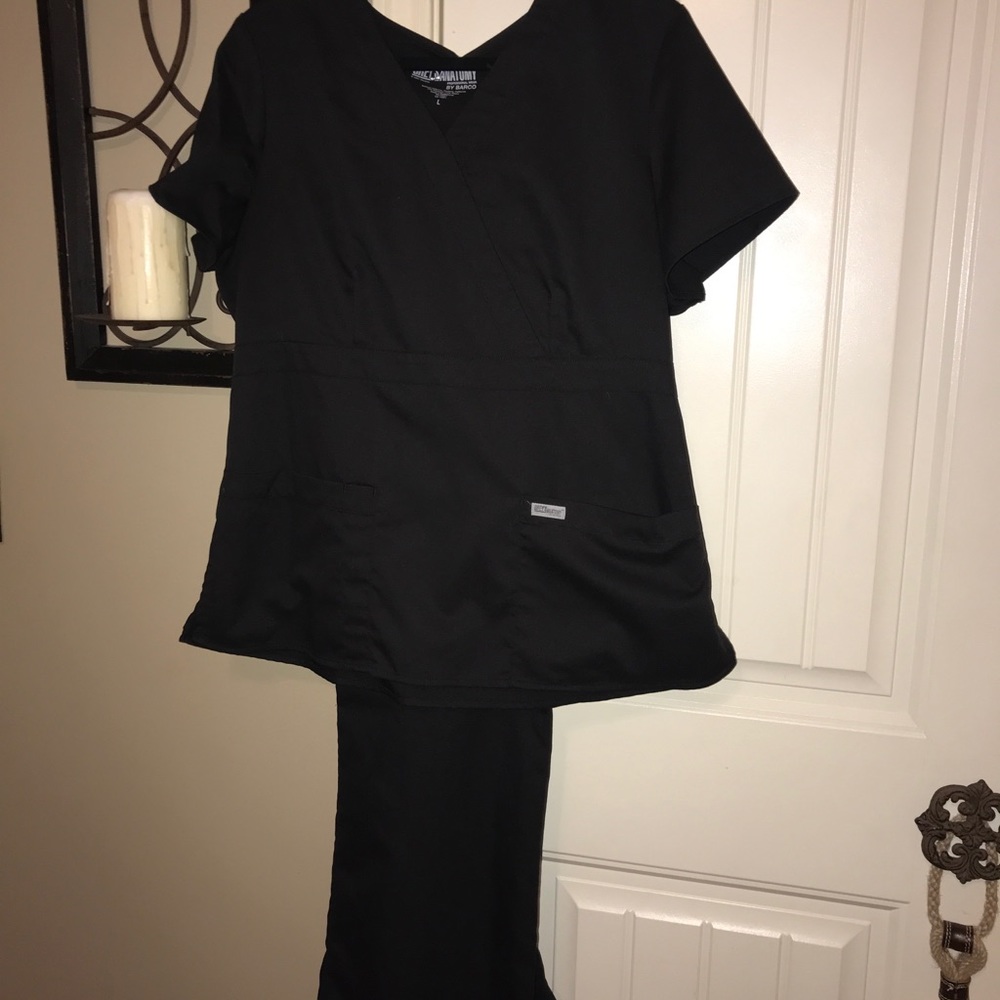 Greys Anatomy black v neck scrub set