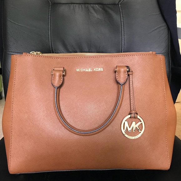 Michael Kors Handbags - Michael Kors Sutton Medium