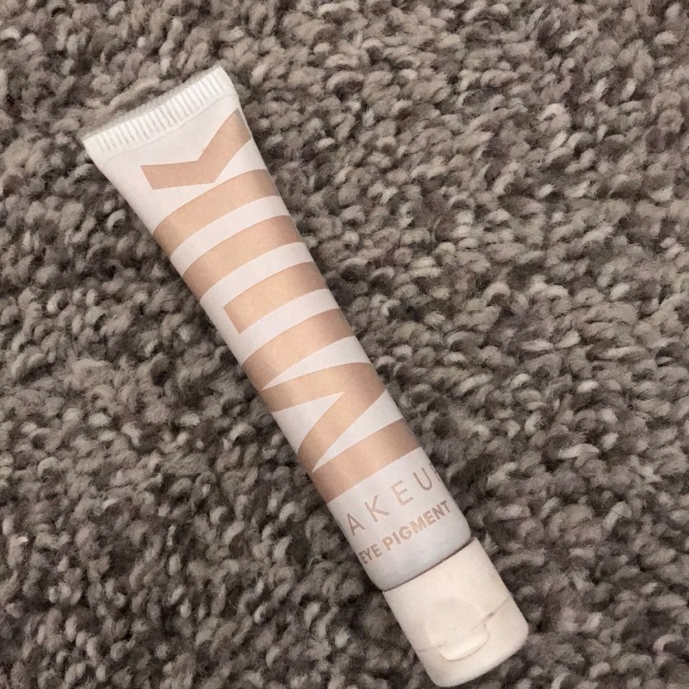 Milk Makeup Eye Pigment - Hotel Lobby