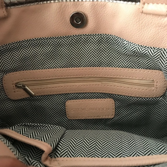 Steve Madden fringe tote - Picture 6 of 7