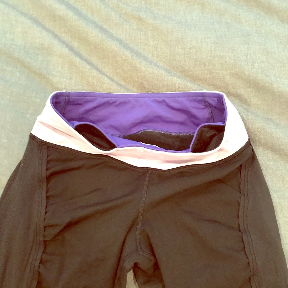 Black 3/4 crop Lululemon pant, size 4