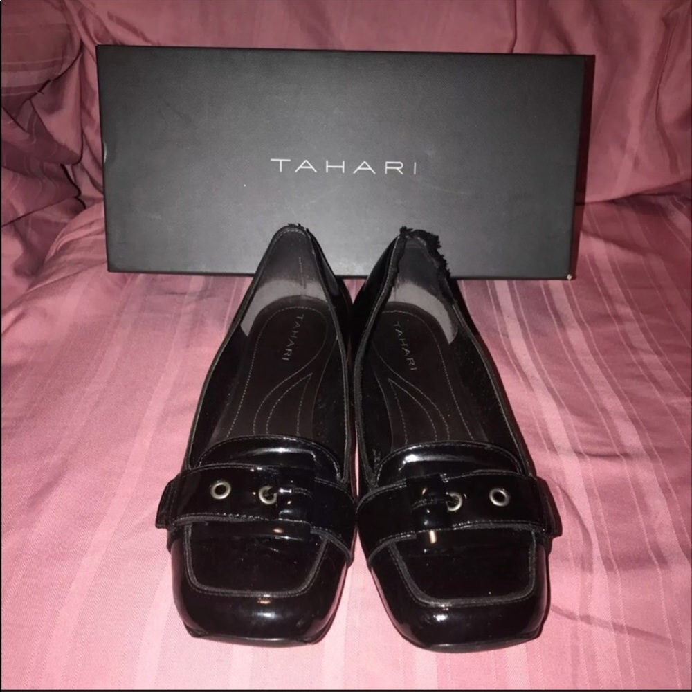 TAHARI patent leather flats