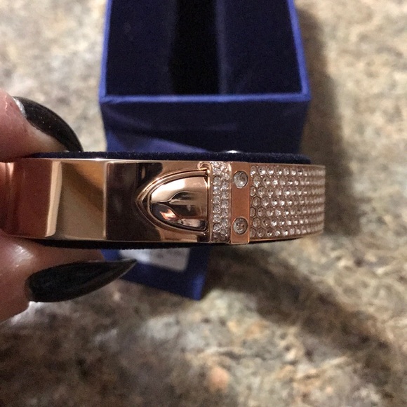 Rose gold bangle - Picture 2 of 5