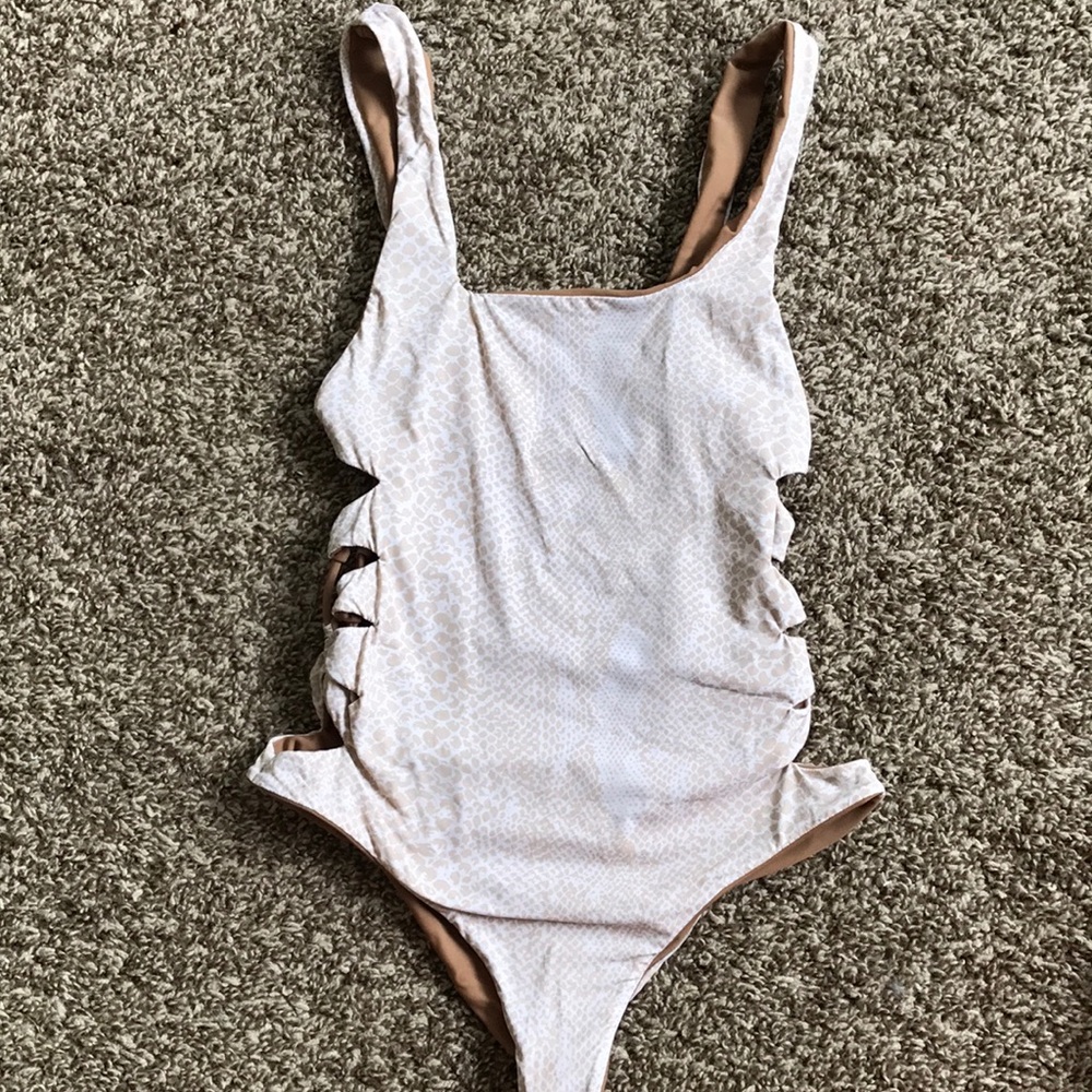 Acacia one piece