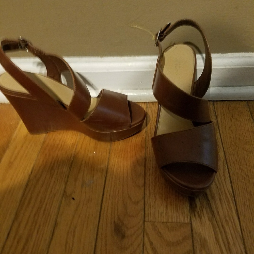 Michael wedge platforms brown size 6