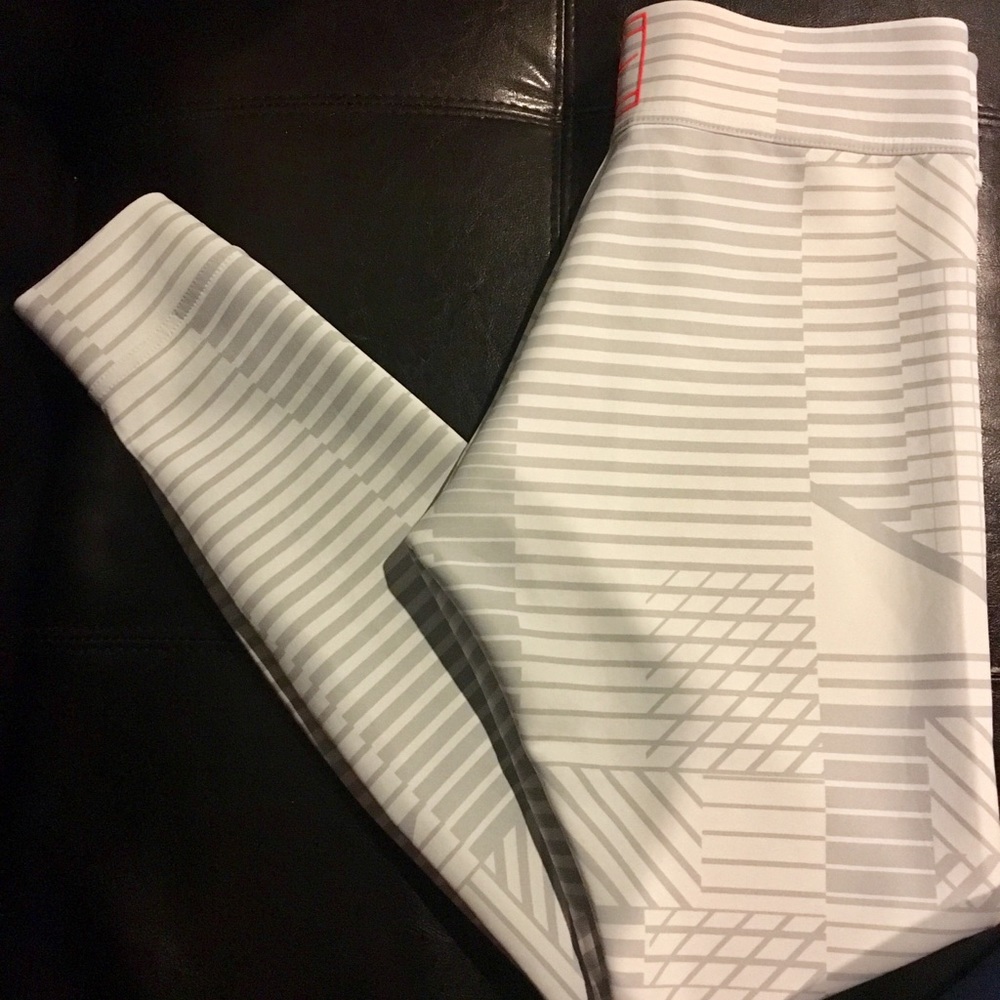 NIKE LEGGINGS