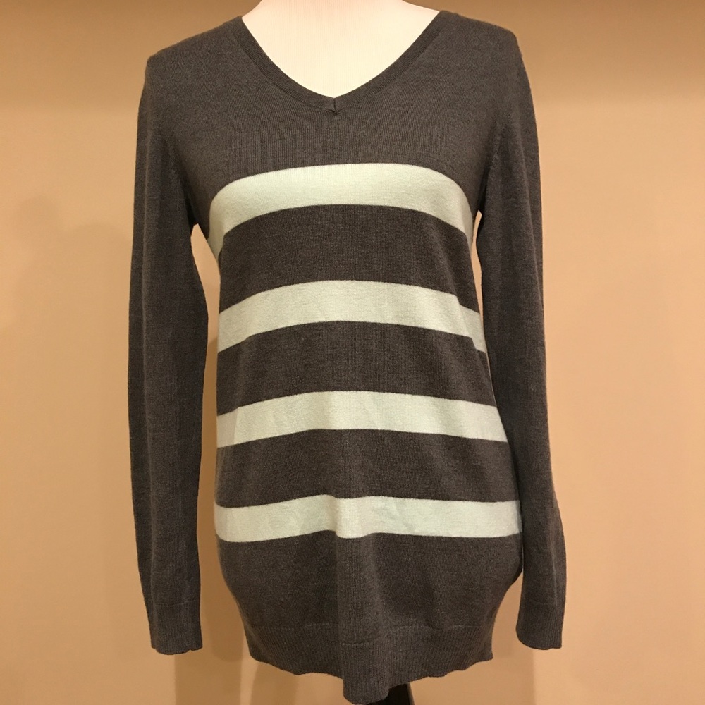 Gap Maternity Gray Vneck sweater Aqua blue stripe