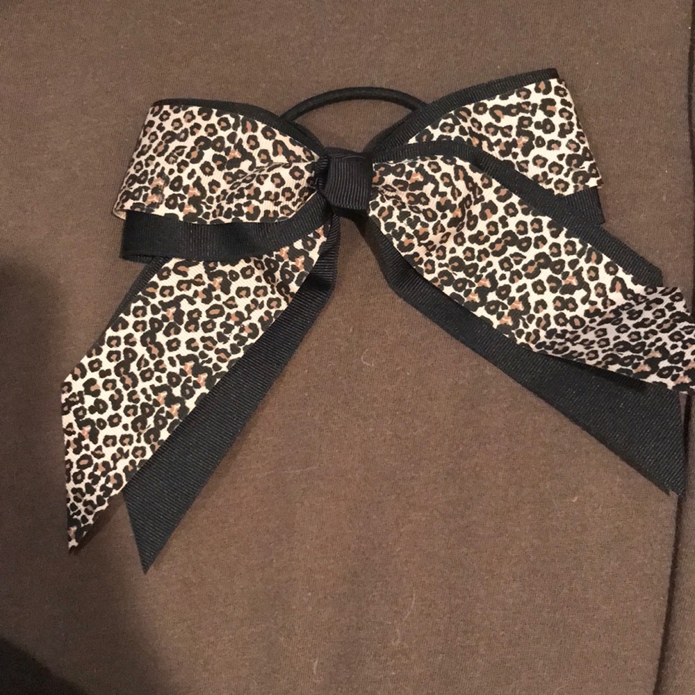Cheer bow
