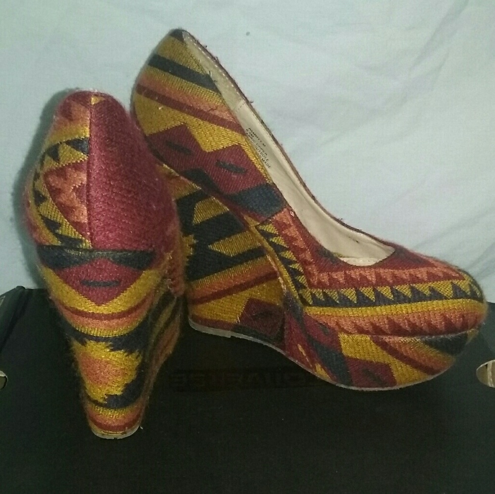 Colorful Pattern Wedges - Picture 2 of 2