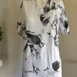 diy white and black tie dye v neck