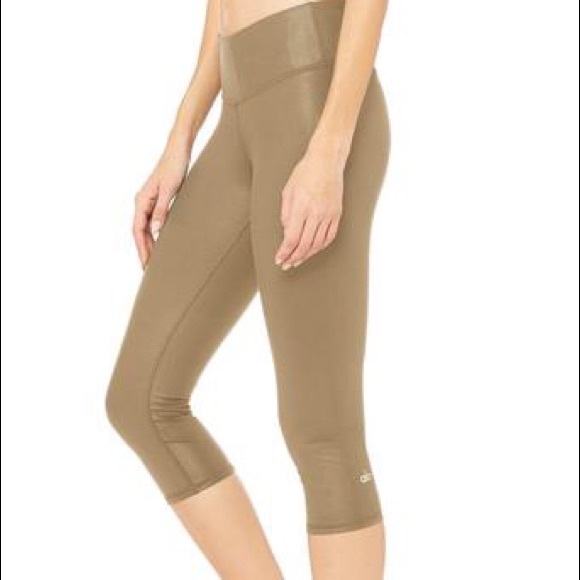 ALO Yoga Pants - 20% Off Bundle Deal ALO Highwaisted Airbrush Capri