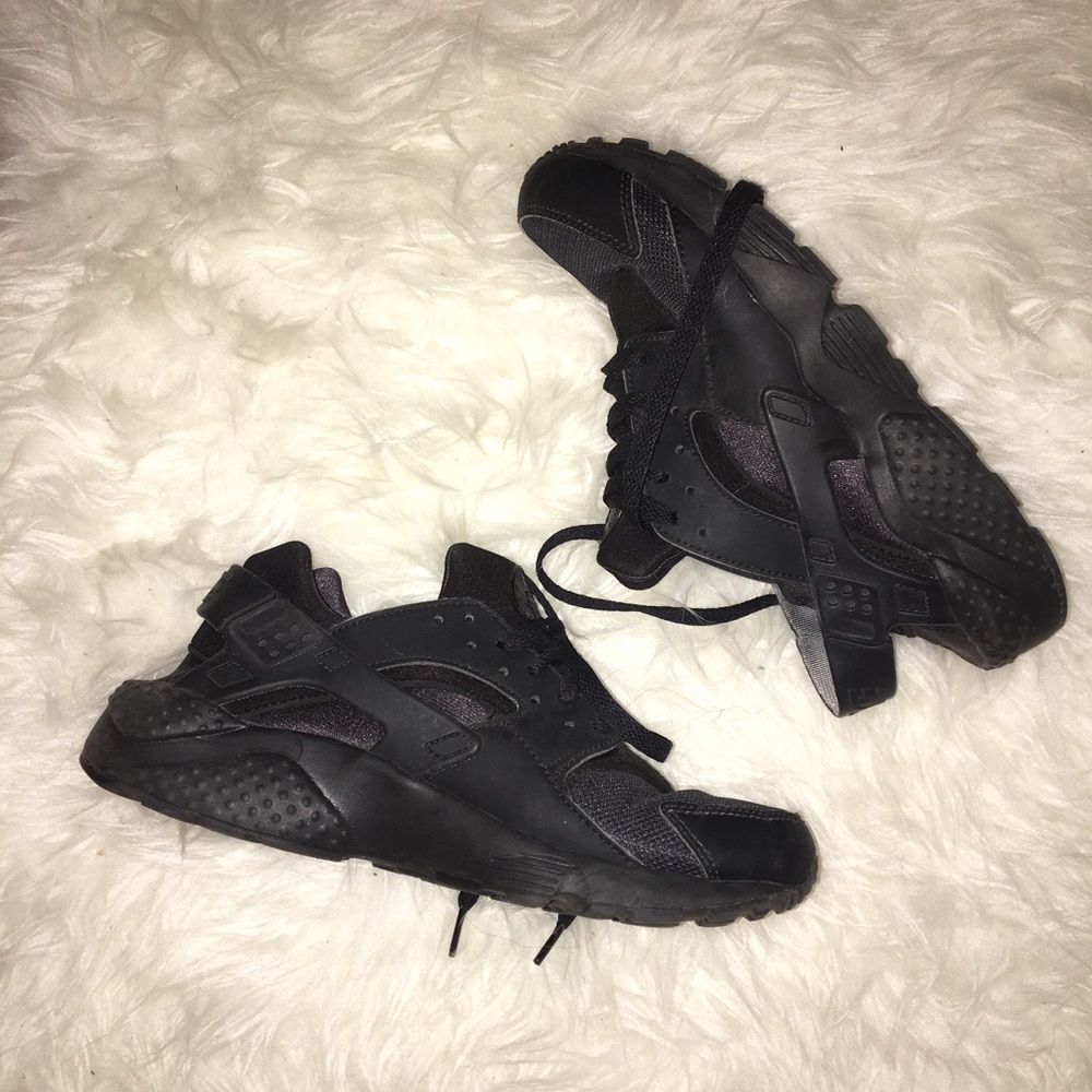 Black Huaraches GS