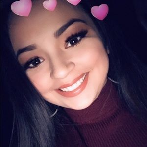 Meet your Posher, Anahi