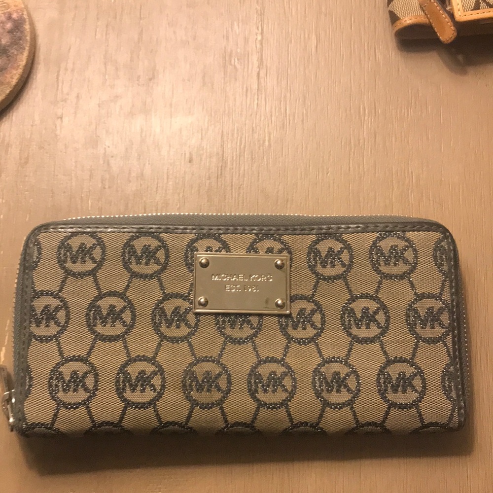 Large Michael kors wallet grey