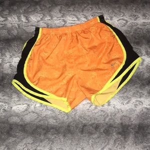🍁Orange Nike shorts🍁