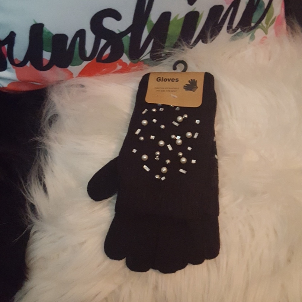 NWT! Womens fashion gloves!