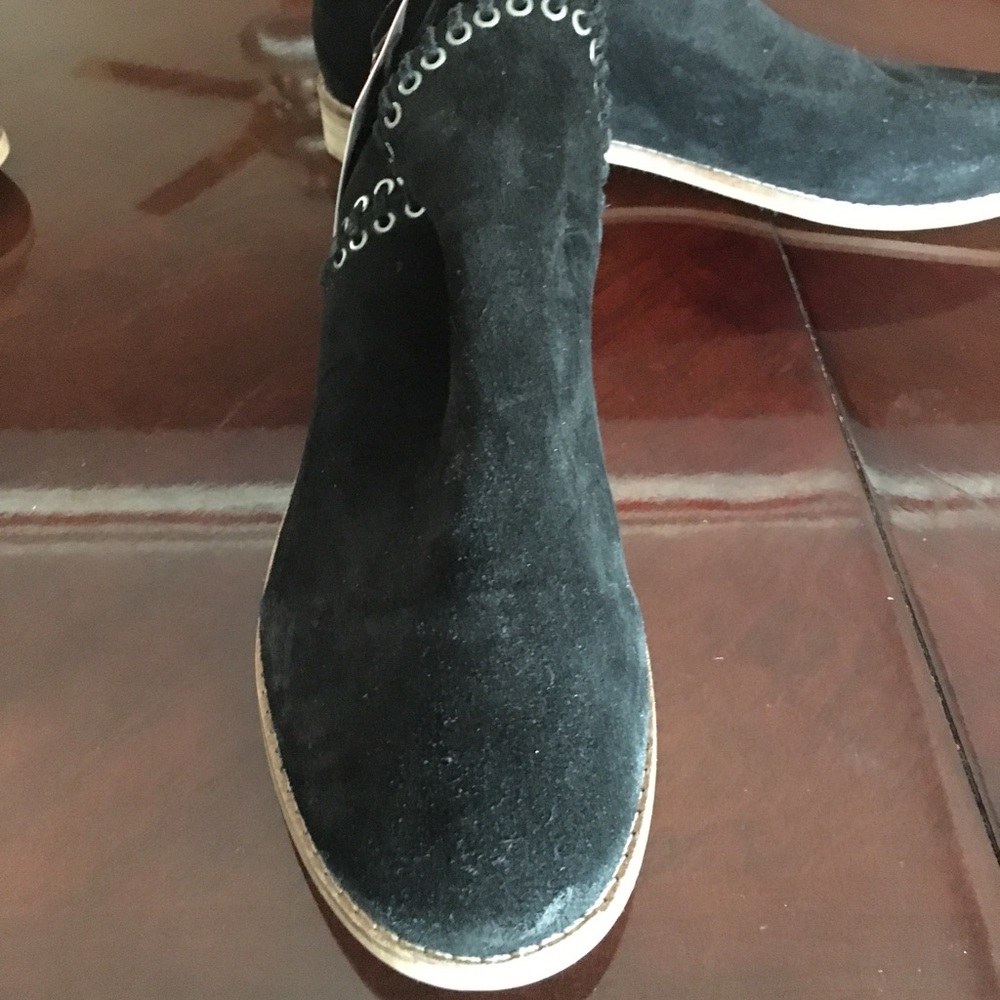 Black leather Zara bootie. New. Size 37
