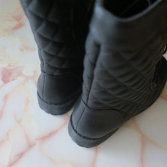 SALE! Black Quilted Combat Boots - Picture 5 of 7