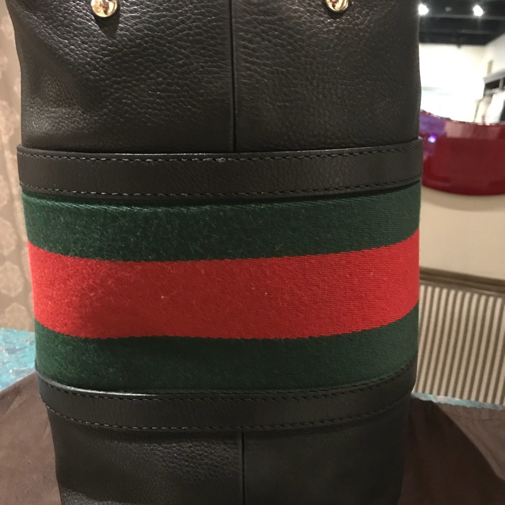 Authentic Gucci Handbag 👜 SOLD - Picture 3 of 8