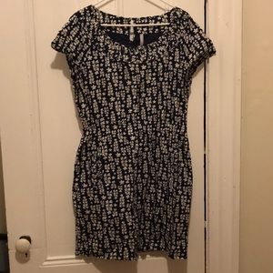 old navy blue & white flowered dress with pockets