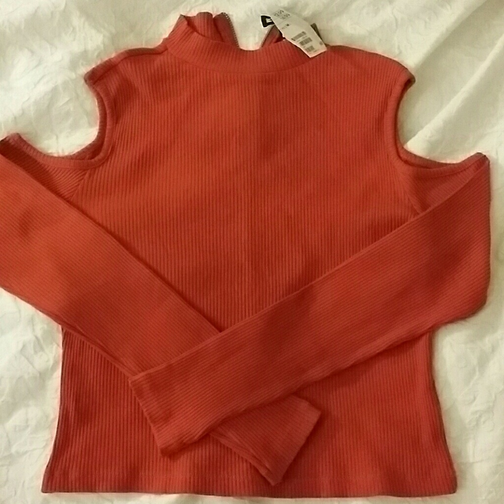 SOLD SOLD SOLD >NWT H&M Ribbed Cold Shoulder Long Sleeve Top