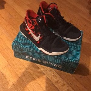 Kyrie 3 samarize sneakers