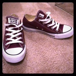 Maroon converse