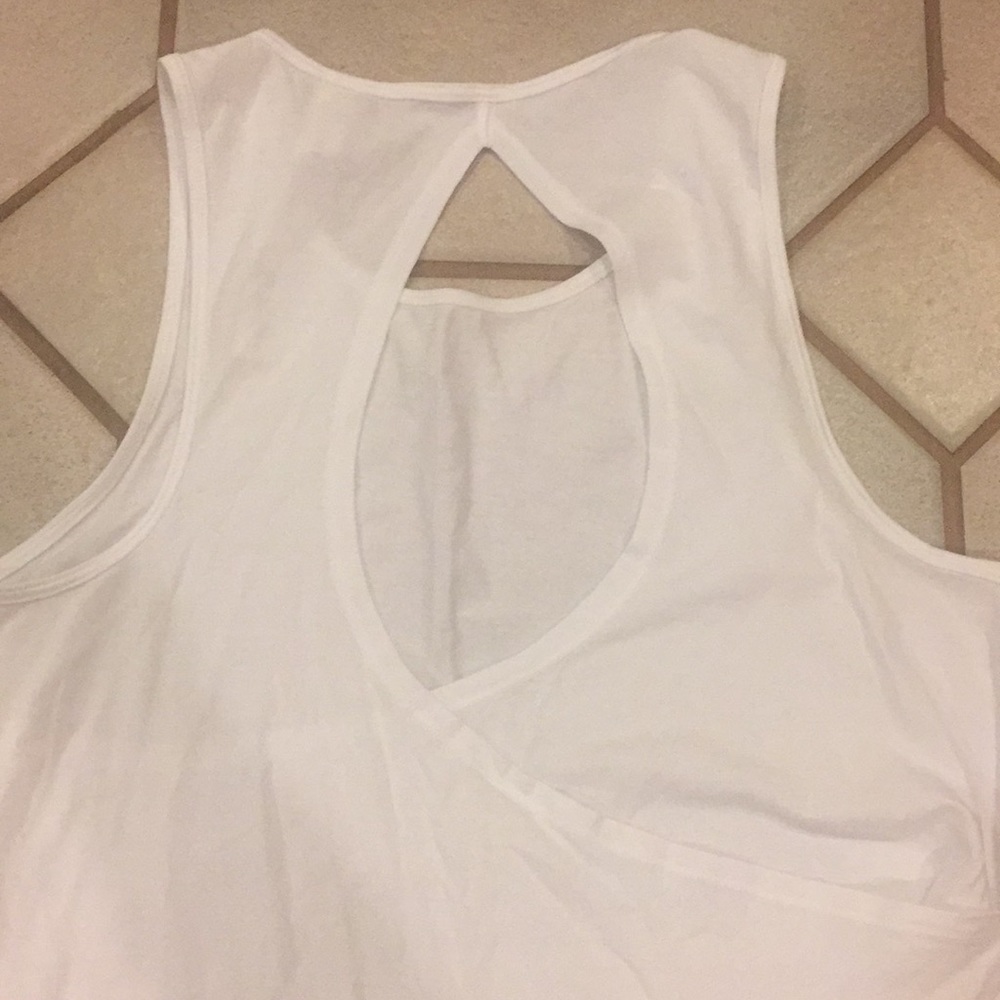 NWT Lululemon cruiser tank - Picture 4 of 5