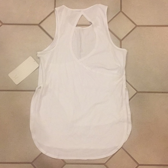 NWT Lululemon cruiser tank - Picture 3 of 5