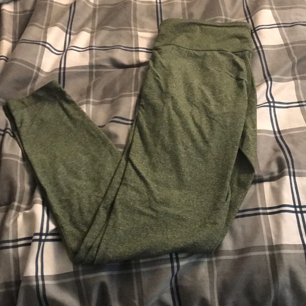 Flattering green leggings