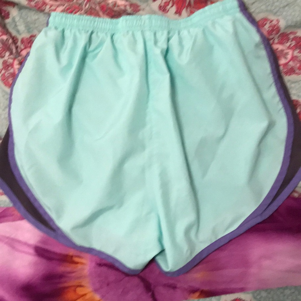 Nike running shorts - Picture 2 of 3