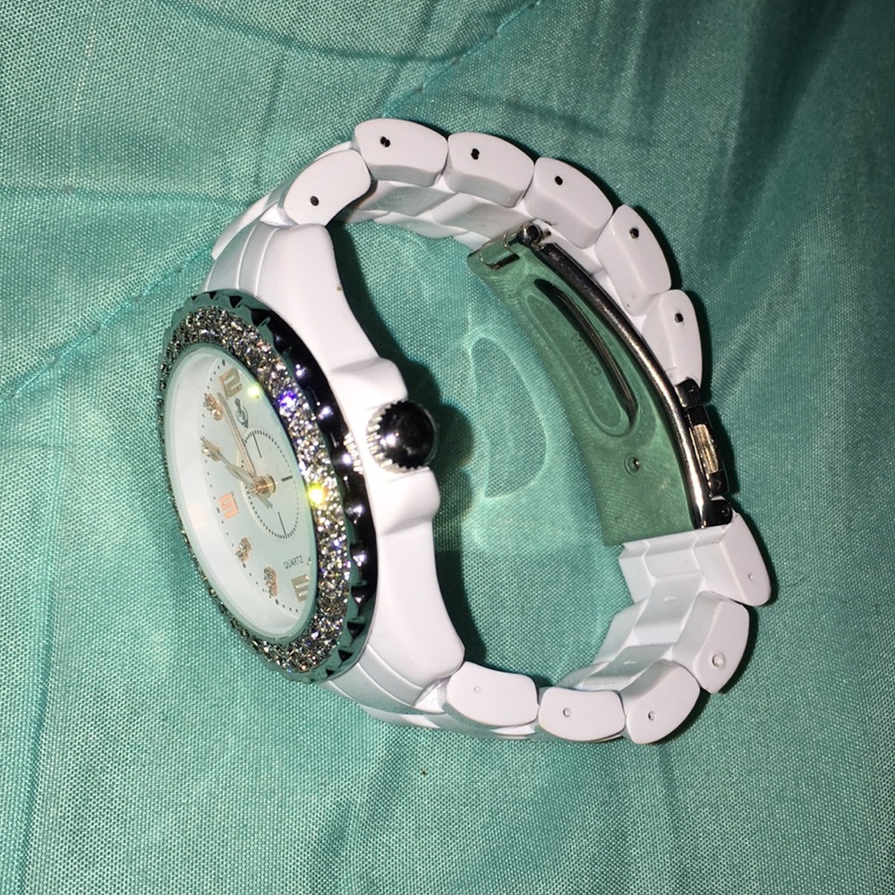 Beautiful watch - Picture 2 of 4