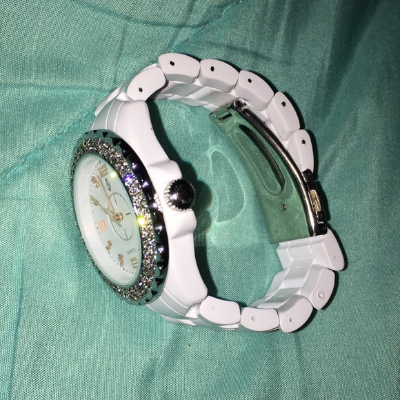 Beautiful watch - Picture 2 of 4