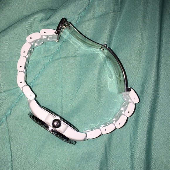 Beautiful watch - Picture 3 of 4