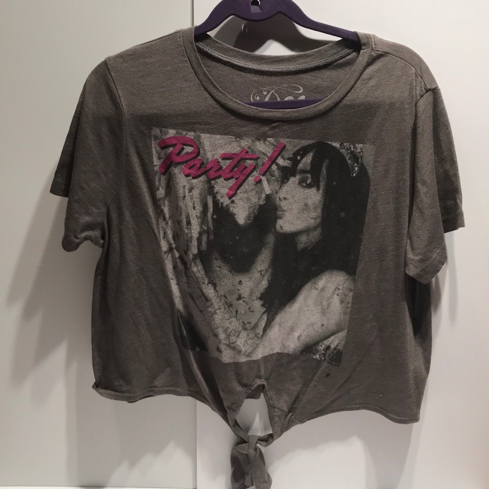Doe Gray crop t-shirt that ties in the front