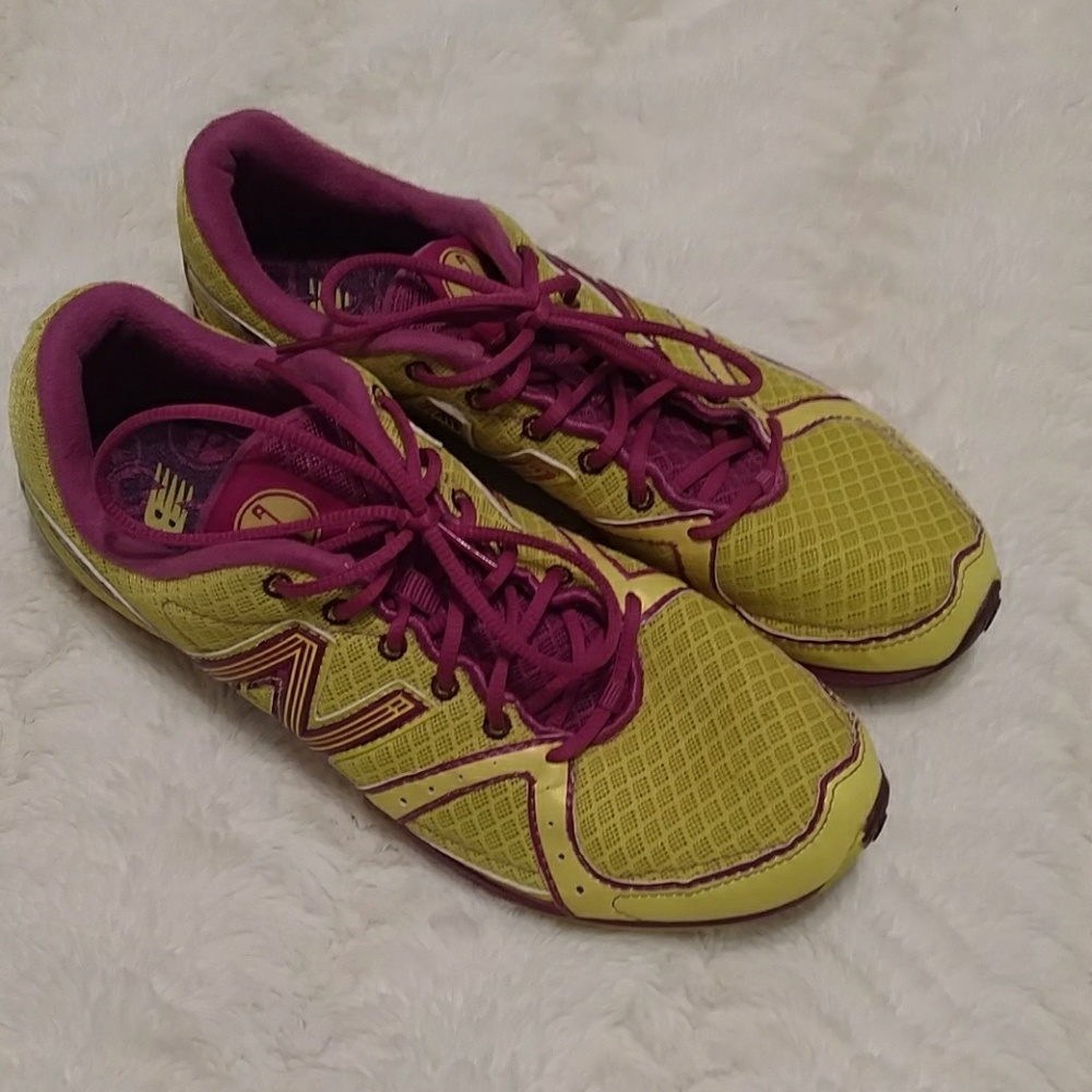 New Balance tennis shoes