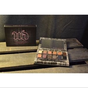 NWT Urban Decay Nocturnal Shadow Box