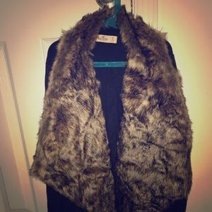 Hollister - Fur Collar - Black Cardigan