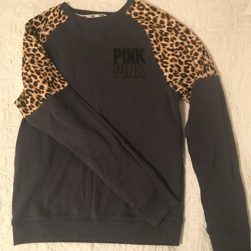 TODAY ONLY🎉 VS Pink leopard print crewneck
