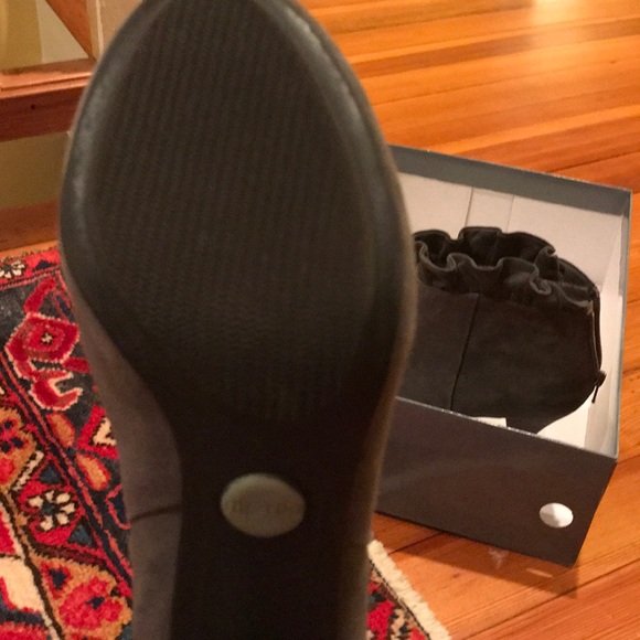 Adorable grey suede ruffle booties - Picture 4 of 4